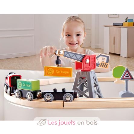 Pista con locomotiva a batteria e gru HA-E3731 Hape Toys 4